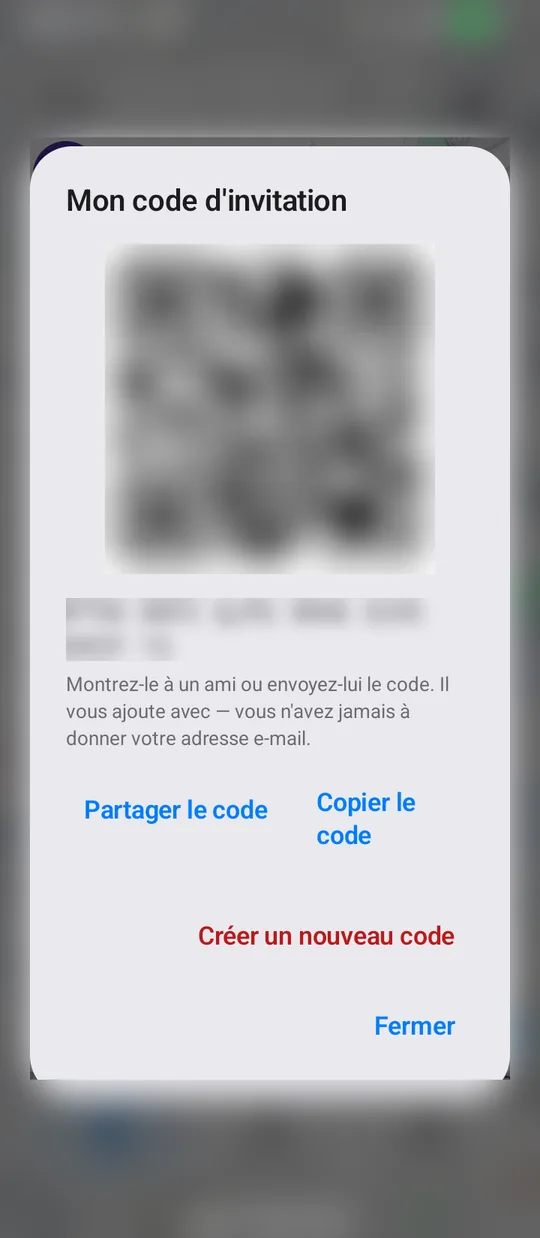 Écran Mon code d'invitation : QR code et code texte (floutés sur cette image), avec Partager le code, Copier le code et Créer un nouveau code