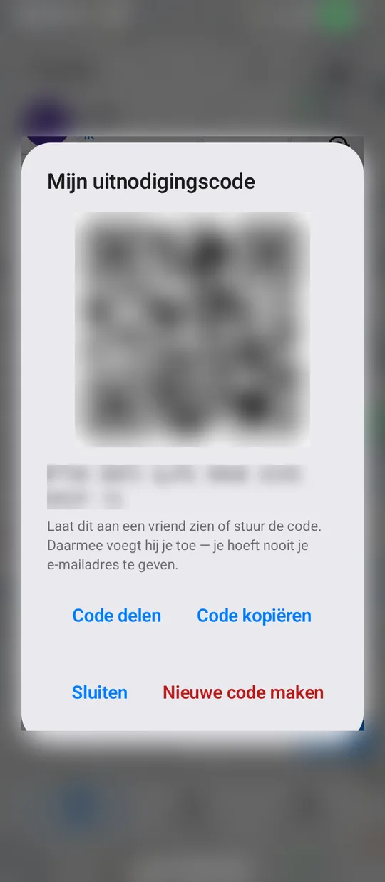 Scherm Mijn uitnodigingscode: QR-code en tekstcode (onscherp gemaakt in deze afbeelding), met Code delen, Code kopiëren en Nieuwe code maken